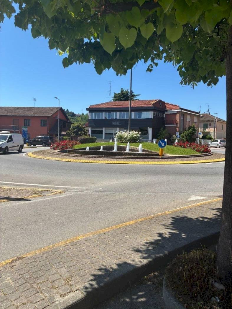 Quadrilocale Via Camillo Benso di Cavour, 8, Alba - foto 2