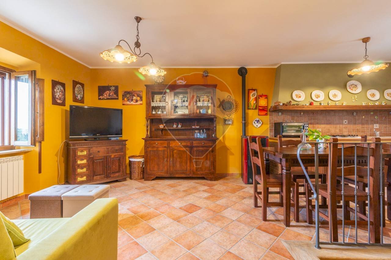 Sala da pranzo - Trilocale Via Guglielmo Marconi
 
19, Ischia di Castro - foto 2