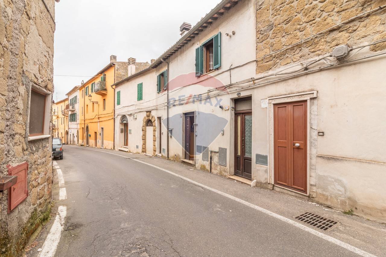 Edificio all\'aperto - Trilocale Via Guglielmo Marconi
 
19, Ischia di Castro - foto 3