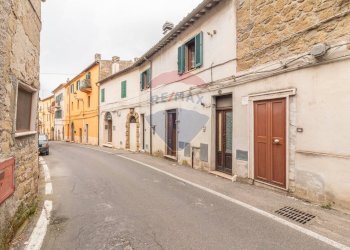 Edificio all\'aperto - Trilocale Via Guglielmo Marconi
 
19, Ischia di Castro - foto 3