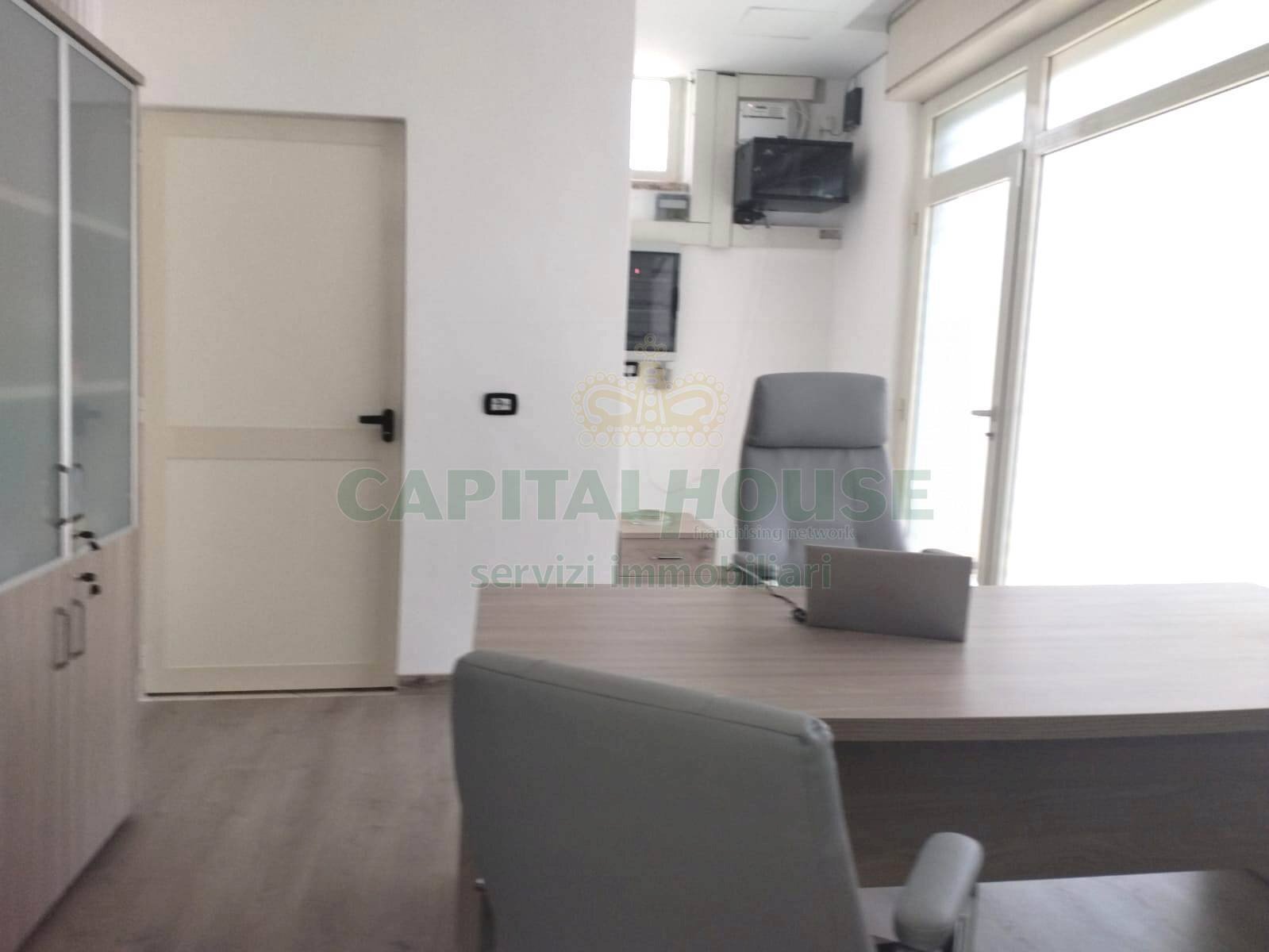 Foto 2 - Locale Commerciale zona supermercato Decò, Santa Maria Capua Vetere - foto 2