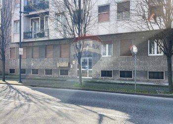 vista - Commercial Premises Vittorio Veneto
 
15, Trezzo sull'Adda - photo 2