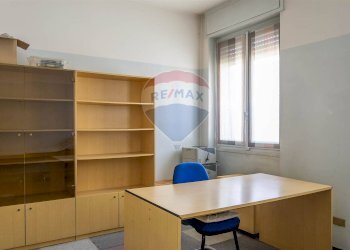 camera - Commercial Premises Vittorio Veneto
 
15, Trezzo sull'Adda - photo 5