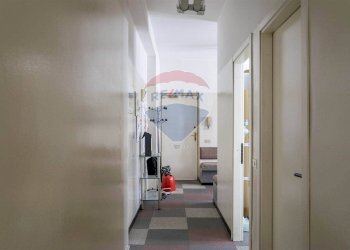 corridoio - Commercial Premises Vittorio Veneto
 
15, Trezzo sull'Adda - photo 9