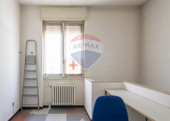 Camera / camera da letto - Commercial Premises Vittorio Veneto
 
15, Trezzo sull'Adda - photo 13