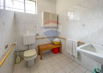 bagno - Commercial Premises Vittorio Veneto
 
15, Trezzo sull'Adda - photo 27