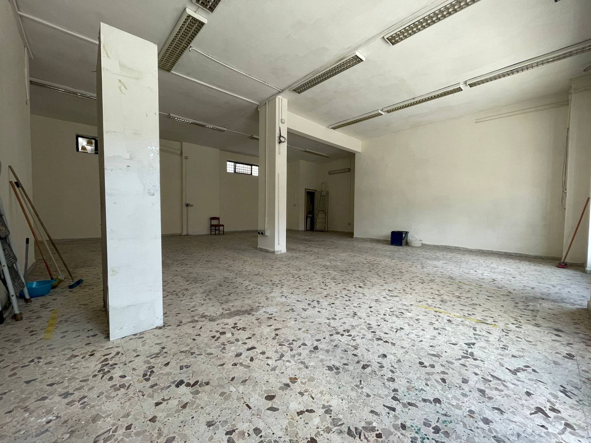 Foto 3 - Negozio VIA CAMPOLUNGO
 
25/27, Maddaloni - foto 3