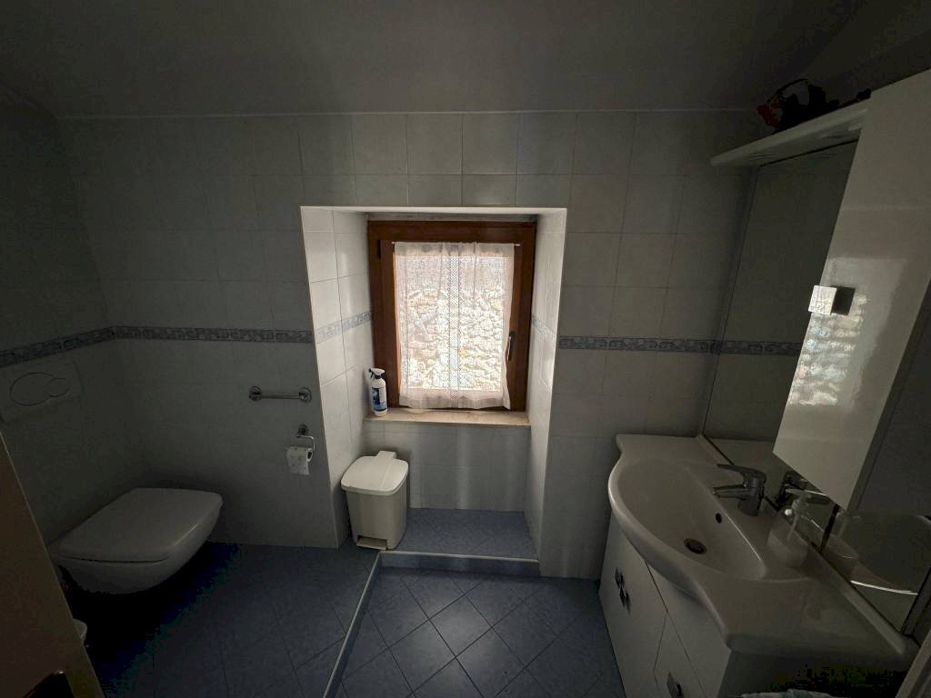Bagno - Villa via Camillo Benso di Cavour, 30, Cairate - foto 3
