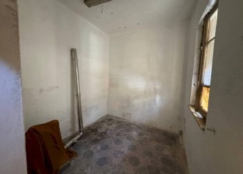 Cantina - Villa via Camillo Benso di Cavour, 30, Cairate - foto 13
