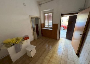 Salone - Villa via Camillo Benso di Cavour, 30, Cairate - foto 25