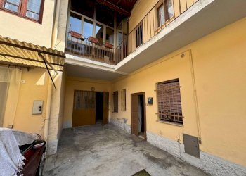 Facciata - Villa via Camillo Benso di Cavour, 30, Cairate - foto 30