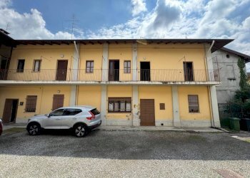 Facciata - Villa via Camillo Benso di Cavour, 30, Cairate - foto 31