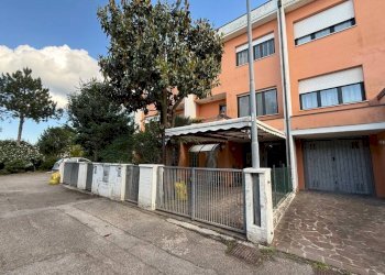Facciata - Villa a Schiera via Vittime Civili, Morciano di Romagna - foto 1
