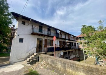 Facciata - Quadrilocale salita di Riva, 12, Biella - foto 5