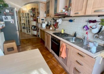 Cucina - Quadrilocale salita di Riva, 12, Biella - foto 10