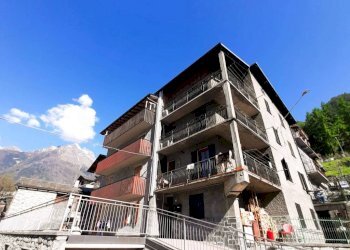 Facciata - Bilocale via Spini, Lanzada - foto 1