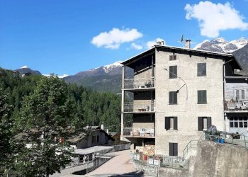 Facciata - Bilocale via Spini, Lanzada - foto 2