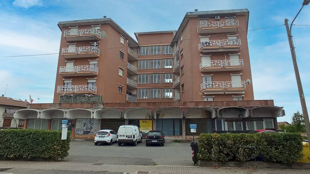 Facciata - Appartamento viale Guglielmo Marconi, 74, Gattinara - foto 2