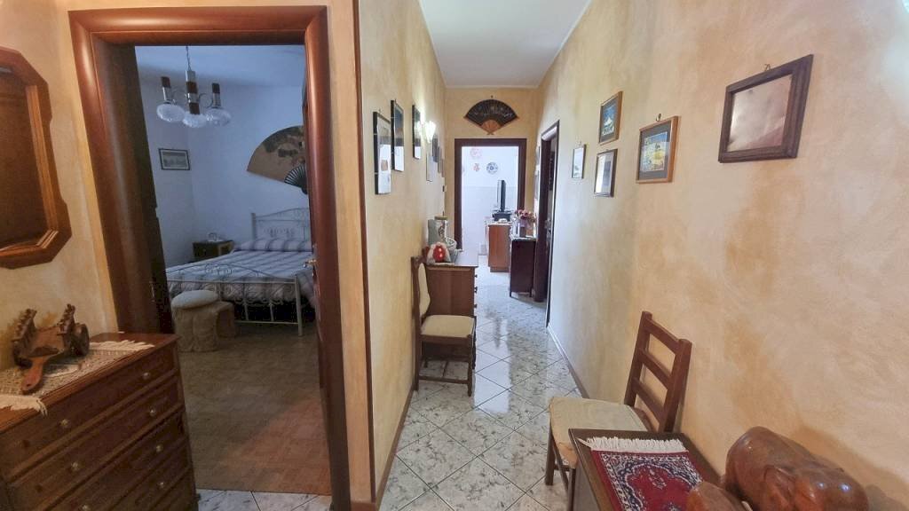 Corridoio - Appartamento viale Guglielmo Marconi, 74, Gattinara - foto 3