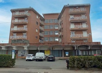 Facciata - Appartamento viale Guglielmo Marconi, 74, Gattinara - foto 2