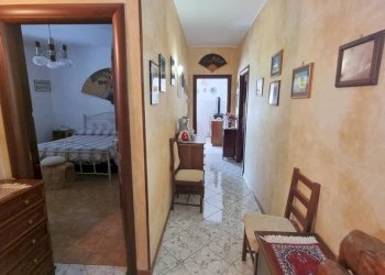 Corridoio - Appartamento viale Guglielmo Marconi, 74, Gattinara - foto 3