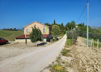 Foto 1 - Azienda agricola Via Monte Sibilla, Acquaviva Picena - foto 1