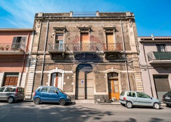 Edificio all\'aperto - Casa semi indipendente Via Finocchiaro Aprile
 
46, Giarre - foto 1