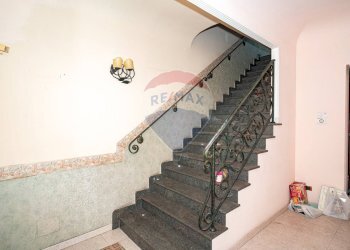 Scale - Casa semi indipendente Via Finocchiaro Aprile
 
46, Giarre - foto 5