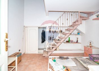 Scale - Casa semi indipendente Via Finocchiaro Aprile
 
46, Giarre - foto 19