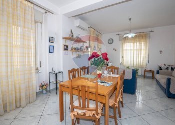 Sala da pranzo - Quadrilocale Via Enna
 
10, Caltagirone - foto 15
