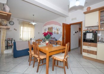 Sala da pranzo - Quadrilocale Via Enna
 
10, Caltagirone - foto 18