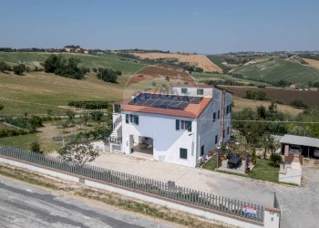 Casa all\'aperto - Independent house Via Acquasanta
 
10, San Marcello - photo 1