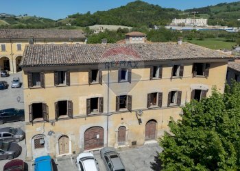 Edificio all\'aperto - Appartamento Piazza Garibaldi
 
29, Pergola - foto 4