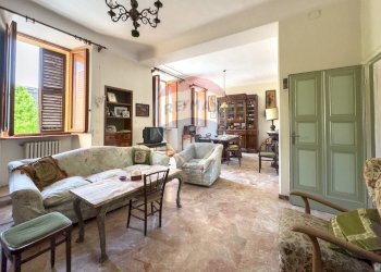 Soggiorno - Appartamento Piazza Garibaldi
 
29, Pergola - foto 1