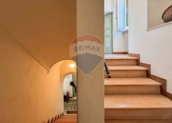 Scale - Appartamento Piazza Garibaldi
 
29, Pergola - foto 34