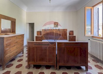 Camera / camera da letto - Appartamento Piazza Garibaldi
 
29, Pergola - foto 74