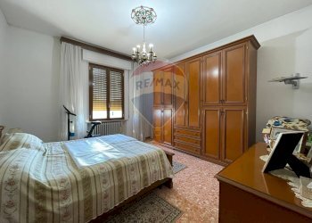 Camera / camera da letto - Casa semi indipendente Cimignano
 
1, Filottrano - foto 12