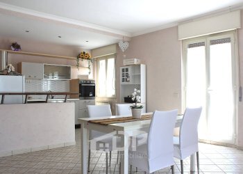 Foto 1 - Trilocale Via S.P. Cinque Sassi
 
2, Palombara Sabina - foto 1