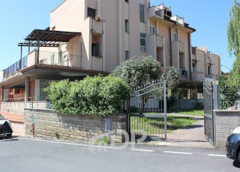 Foto 2 - Trilocale Via S.P. Cinque Sassi
 
2, Palombara Sabina - foto 2