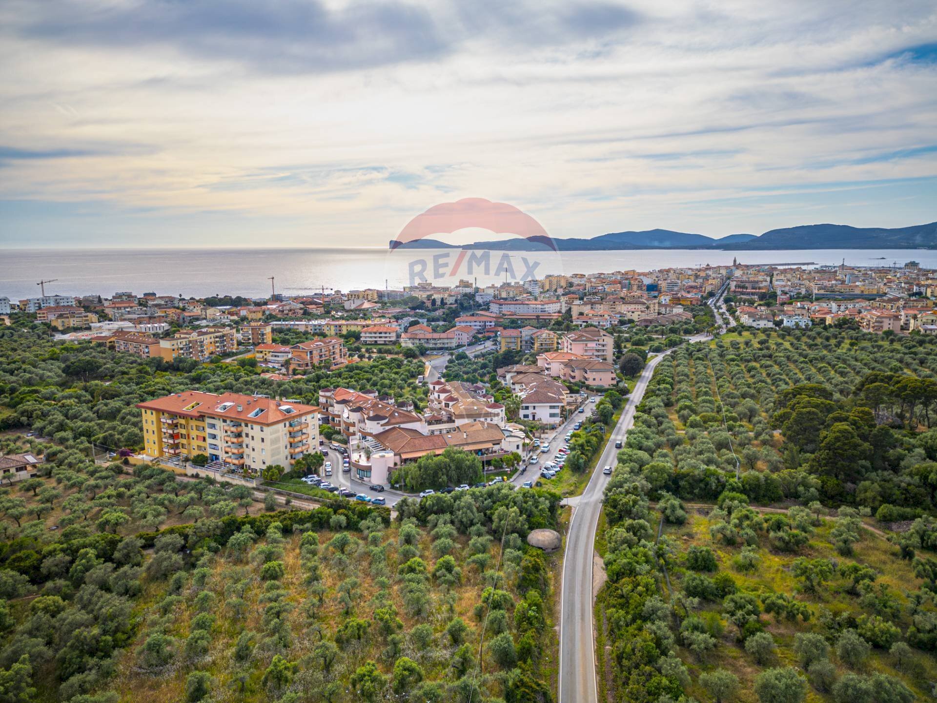 Vista delle montagne - Attività Commerciale Via Giorgio Asproni
 
33, Alghero - foto 1