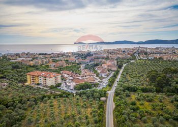 Vista delle montagne - Attività Commerciale Via Giorgio Asproni
 
33, Alghero - foto 1