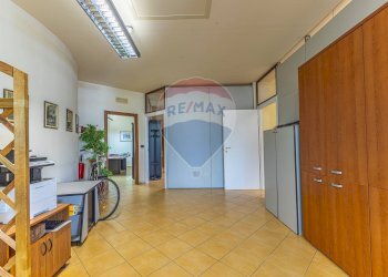 Hall / corridoio - Attività Commerciale Via Giorgio Asproni
 
33, Alghero - foto 14