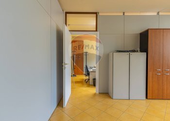 Hall / corridoio - Attività Commerciale Via Giorgio Asproni
 
33, Alghero - foto 23