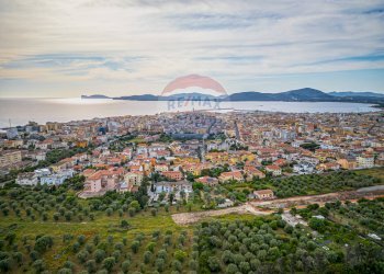 Vista delle montagne - Attività Commerciale Via Giorgio Asproni
 
33, Alghero - foto 39