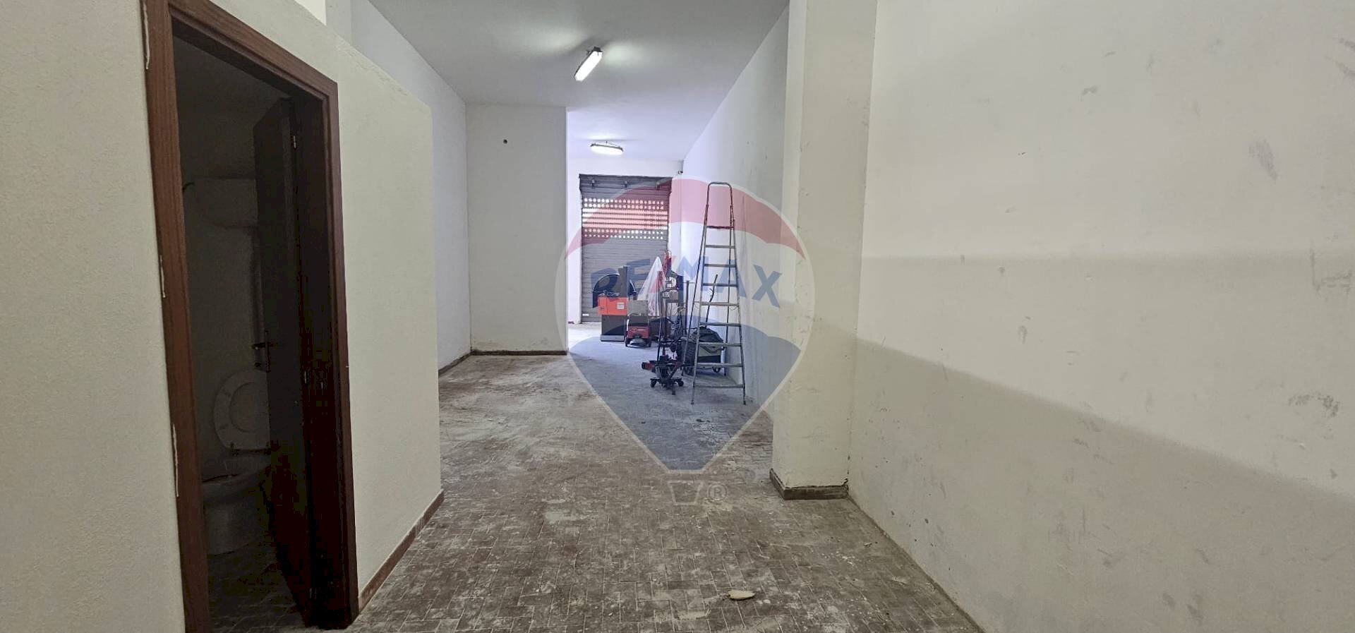 Hall / corridoio - Locale Commerciale Via Avellino
 
12, Benevento - foto 3