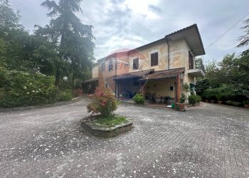 Casa all\'aperto - Villa via gregarie
 
45, Pietrelcina - foto 1