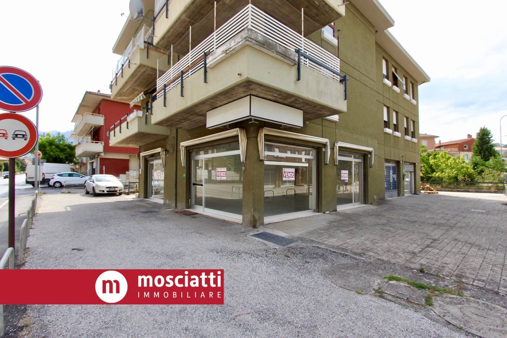 Foto 1 - Locale Commerciale Via Martiri della Libertà
 
65, Matelica - foto 1