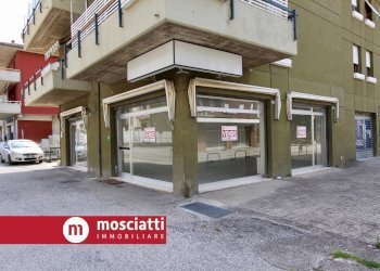 Foto 2 - Locale Commerciale Via Martiri della Libertà
65, Matelica - foto 2