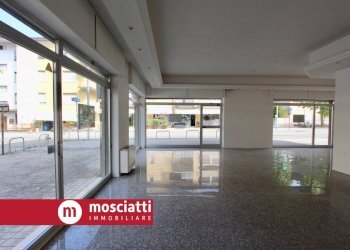 Foto 3 - Locale Commerciale Via Martiri della Libertà
65, Matelica - foto 3