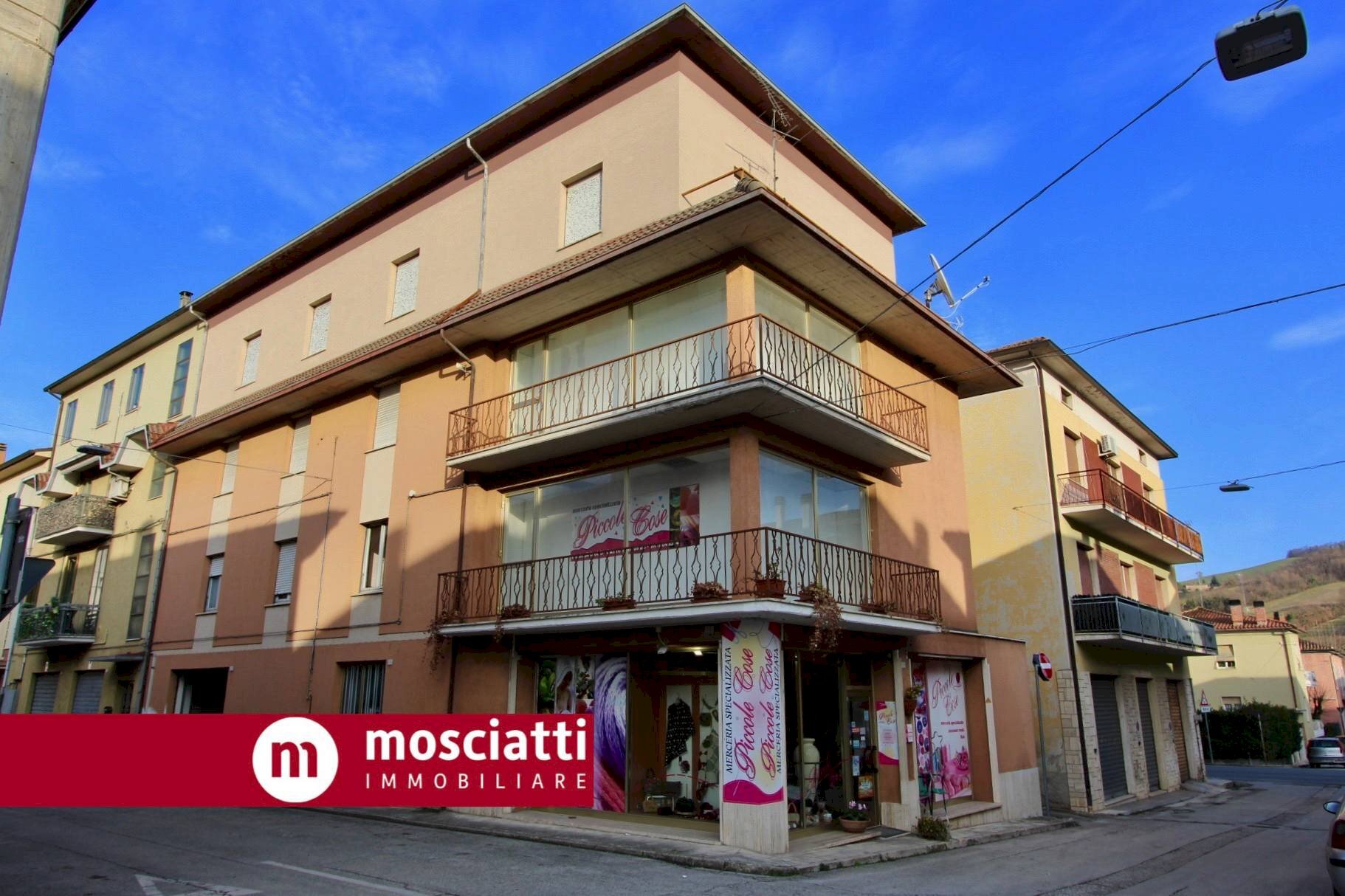 Foto 1 - Locale Commerciale Via IV Novembre, Castelraimondo - foto 1